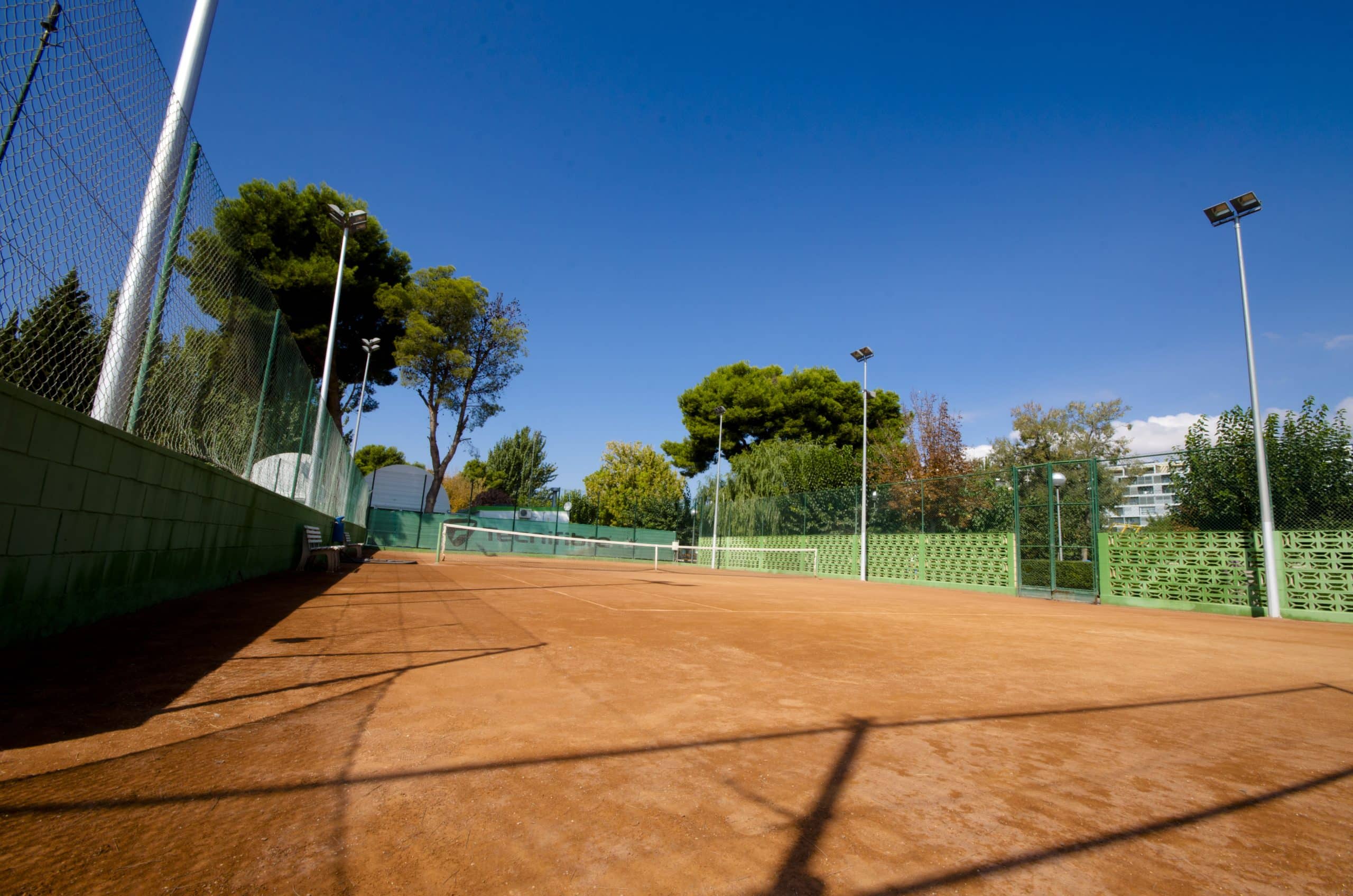 pista-de-tenis-helios-scaled