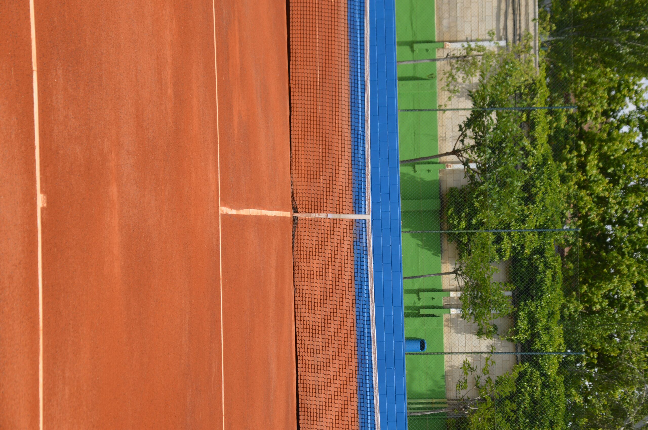 Pista de tenis batida CN Helios (10)