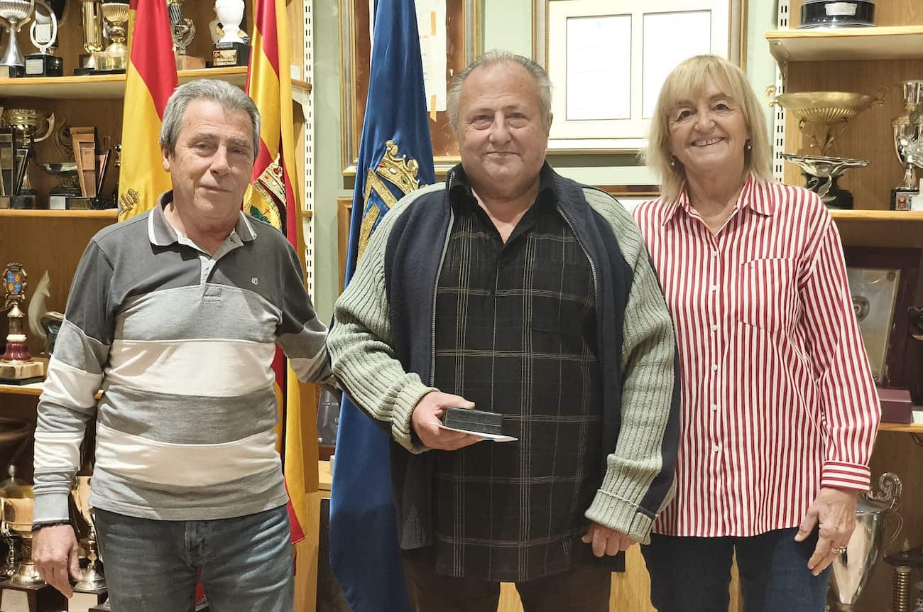 Carlos Enciso con el presidente Francisco E. Vicente y la vicepresidenta social Julia Nuez